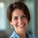 Retrato profesional de Ana García, experta en mindfulness y gestión del estrés. Es una mujer de unos 40 años, sonriente y con un fondo desenfocado que sugiere un ambiente de oficina moderno.